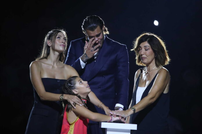 Tα δάκρυα κατά την απόσυρσης της φανέλας του στο ΣΕΦ