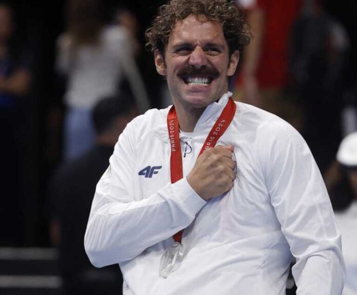 Η συγκίνηση του Αντώνη Τσαπατάκη στην απονομή για το μετάλλιο του