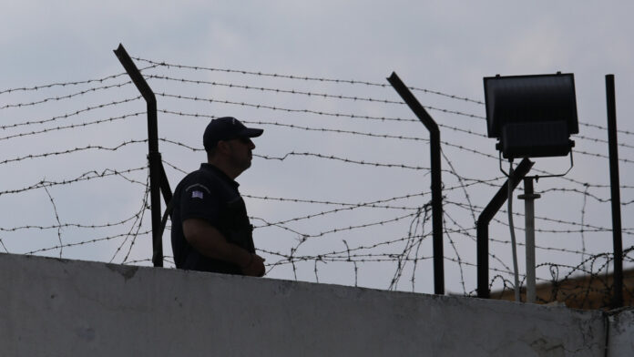 Βόλος: Εξέγερση στις Φυλακές Νέων