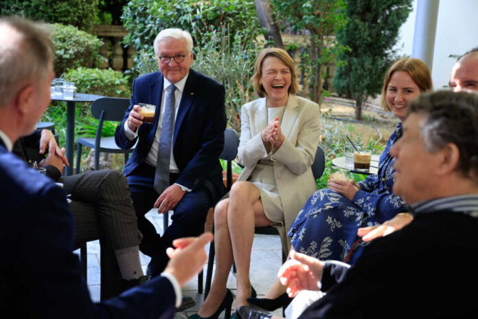 Ο Ότο Ρεχάγκελ συνόδευσε τον Φρανκ Βάλτερ Στάινμαιερ στην Αθήνα