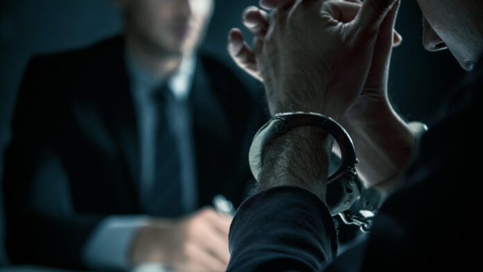 Σύλληψη αστυνομικού για απάτη | ΣΚΑΪ