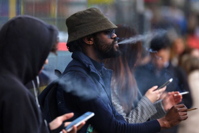 Κάπνισμα: Η Βρετανία ψηφίζει αν θα γίνει η πρώτη χώρα που απαγορεύει το τσιγάρο στους νέους