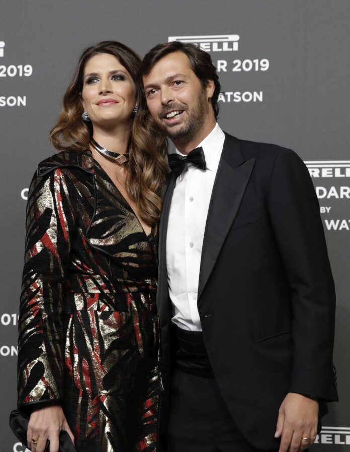 Τα καυτά φιλιά με τον κληρονόμο της Pirelli σε πάρτι στο Μιλάνο