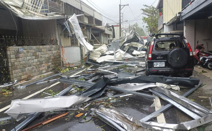 ap_typhoon_kong-rey_in_taipei_taiwan_5.jpg