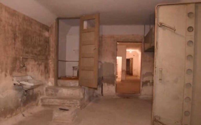 Το καλά κρυμμένο υπόγειο «μυστικό» του Πειραιά – Εικόνες από καταφύγιο του Β' Παγκοσμίου Πολέμου