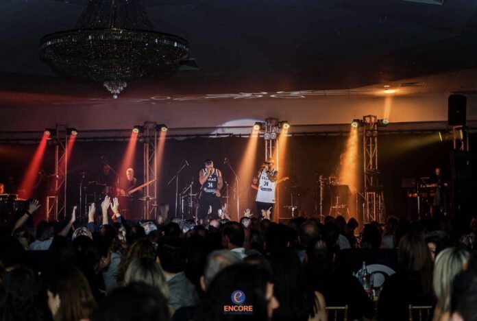 Νίκος Βουρλιώτης και Γιώργος Αλκαίος «σαρώνουν» στην Αυστραλία με sold out εμφανίσεις