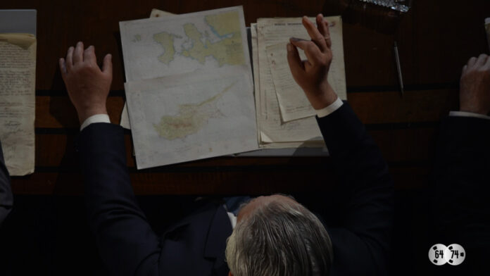 «Σκοτεινή Δεκαετία 1964-1974» του Αλέξη Παπαχελά – Το σκοτεινό δωμάτιο