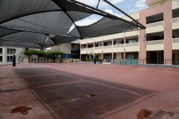 Νέο περιστατικό bullying στη Νέα Ιωνία: Εγκλώβισαν σε φρεάτιο 12χρονο μαθητή – Του είπαν ότι είχαν πέσει 5 ευρώ