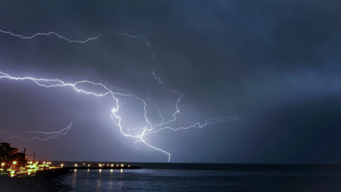 Έκτακτο Δελτίο ΕΜΥ: Πού θα χτυπήσει η κακοκαιρία «Bora» – Επικίνδυνα φαινόμενα