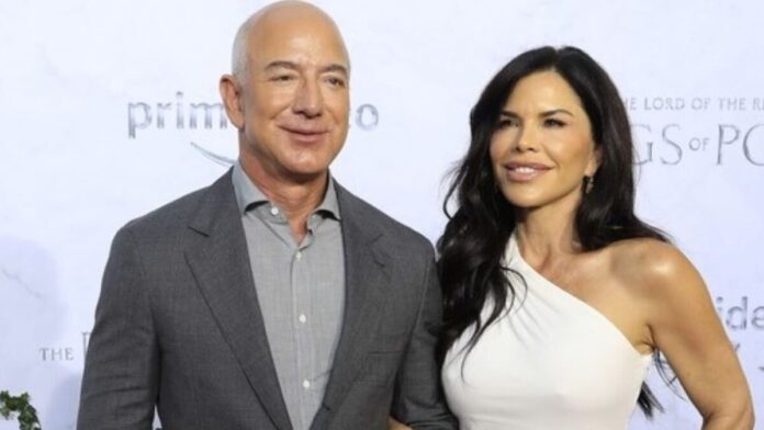 Ο Τζεφ Μπέζος διαψεύδει ότι ντύνεται γαμπρός