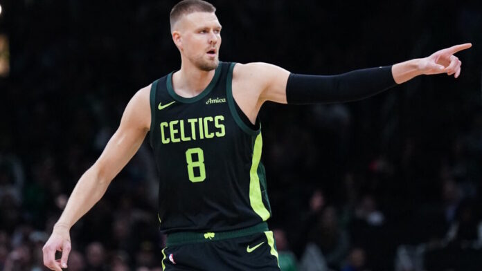 Συναγερμός με Κρίσταπς Πορζίνγκις, τραυματίστηκε στον αστράγαλο απέναντι στους Σίξερς