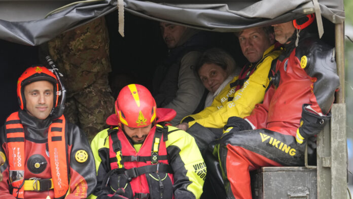 Μπέργκαμο: «Μάχη με τον χρόνο» για διάσωση 32χρονης που παγιδεύτηκε σε σπήλαιο