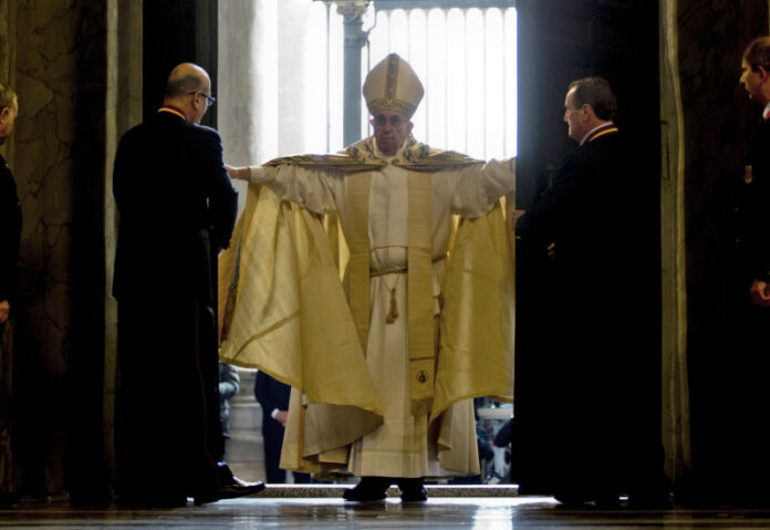 Ιωβηλαίο των Καθολικών: Το βράδυ η μεγαλοπρεπής τελετή στο Βατικανό