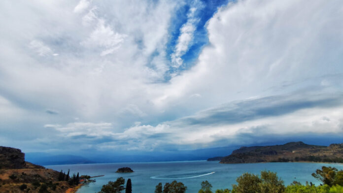 Καιρός σήμερα: Αίθριος καιρός σήμερα, με λίγες τοπικές νεφώσεις