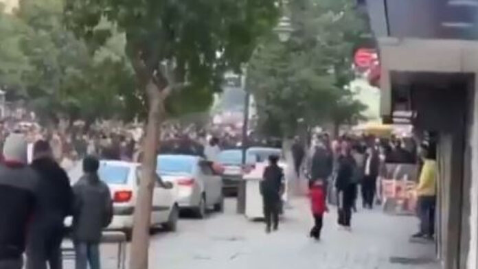 Συρία: Μεγάλες διαδηλώσεις Αλαουιτών σε πολλές πόλεις