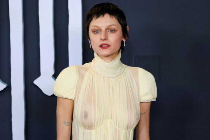 Η «Νταϊάνα» του «The Crown» εντυπωσιάζει με free the nipple τουαλέτα