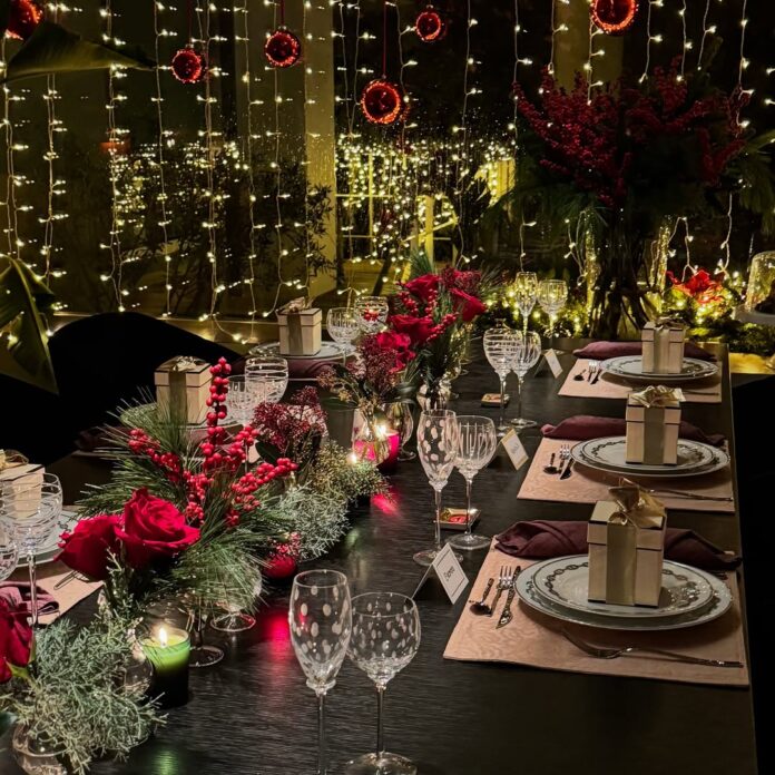 Η Δέσποινα Βανδή περνά την παραμονή των Χριστουγέννων με τον Βασίλη Μπισμπίκη και τους διάσημους φίλους τους