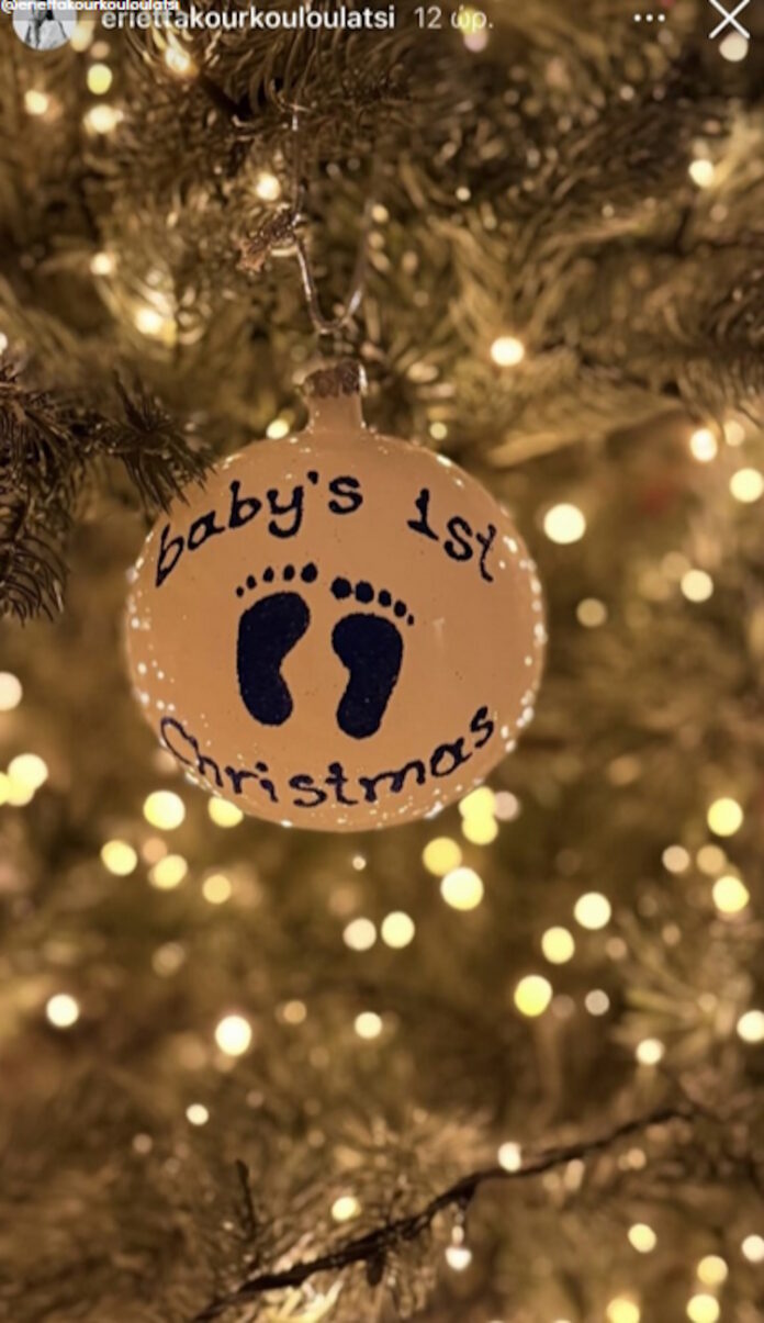 Η τρυφερή φωτογραφία λίγες μέρες μετά τη γέννηση του παιδιού της