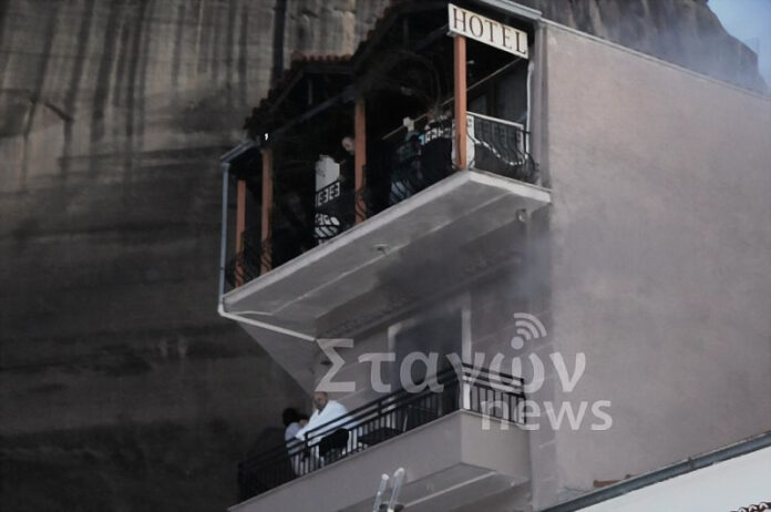 Φωτιά σε ξενοδοχείο στην Καλαμπάκα – Νεκρός ο άνδρας που πήδηξε από το μπαλκόνι