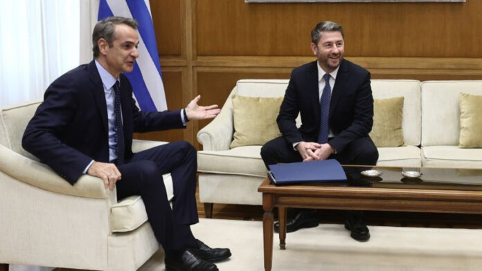 Κυβερνητικές πηγές για Μητσοτάκη-Ανδρουλάκη: «Καλή και ειλικρινής συζήτηση»