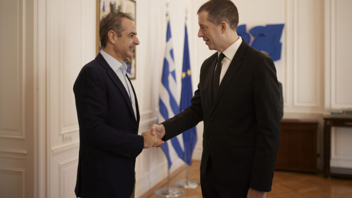 Συνάντηση Μητσοτάκη με τον Ντούριτς – Στήριξη της Ελλάδας στην ευρωπαϊκή πορεία της Σερβίας