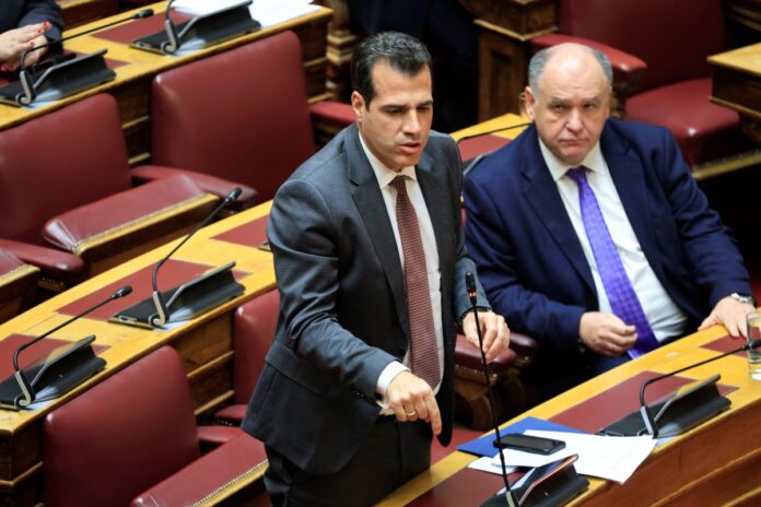 Ο φρούραρχος που εσείς διορίσατε είχε οδηγό τον αστυνομικό