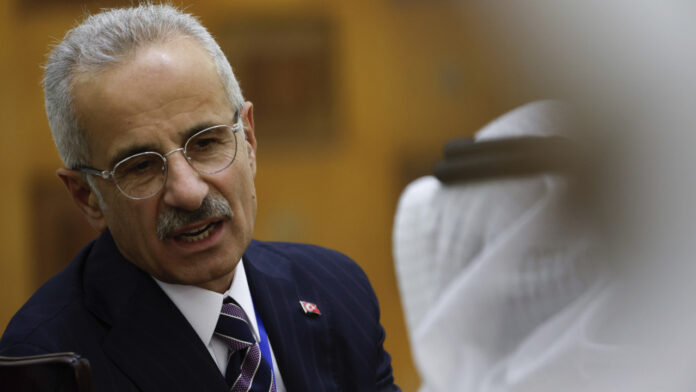 «Τα μαζεύει» ο Τούρκος υπουργός Μεταφορών για την ΑΟΖ με τη Συρία