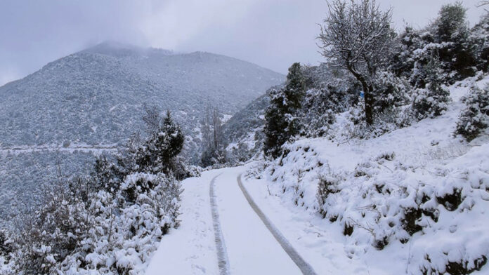 Καιρός: Τοπικές βροχές σήμερα – Ψυχρή εισβολή και χιόνια από αύριο, Κυριακή