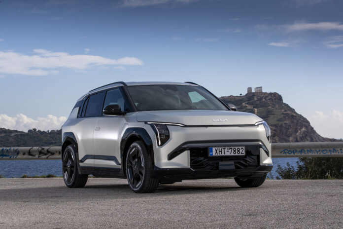 Πρώτες εντυπώσεις, τιμές και εκδόσεις