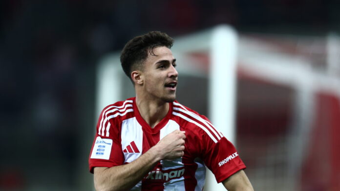 Ο Μπάμπης Κωστούλας ξεπέρασε τον Πίτερ Οφορίκουε φτάνοντας τα πέντε γκολ στον Ολυμπιακό