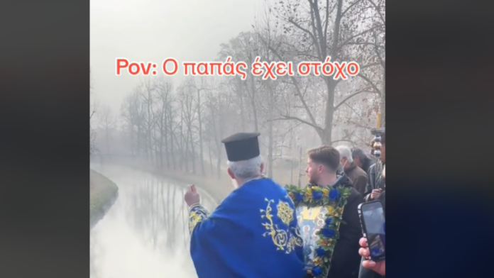Τρίκαλα: Ο ιερέας πέτυχε με τον σταυρό έναν πιστό – Δείτε βίντεο