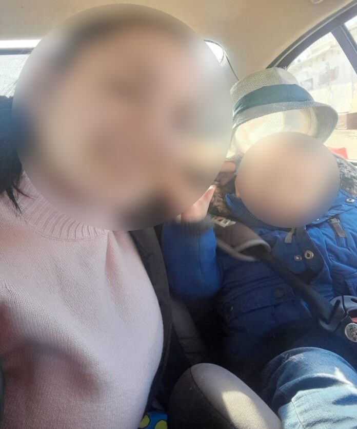 Ο 44χρονος «killer» πατριός και οι αναρτήσεις στοργής της μητέρας του 3χρονου αγοριού που χαροπαλεύει