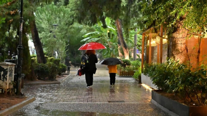 Με συννεφιά και βροχές ο καιρός μέχρι και την Παρασκευή