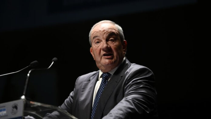 Πρ. Παυλόπουλος και Κ. Καραμανλής παρόντες την εξόδιο ακολουθία του πρώην πρόεδρου του ΔΣΑ, Γ. Αδαμόπουλου