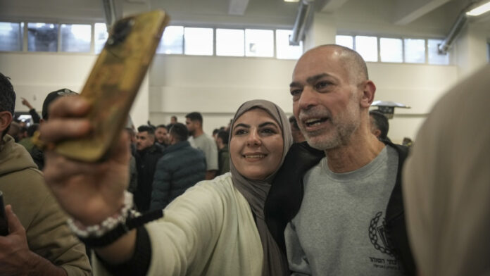 palestinian_prisoner_released_ap25025495062757.jpg