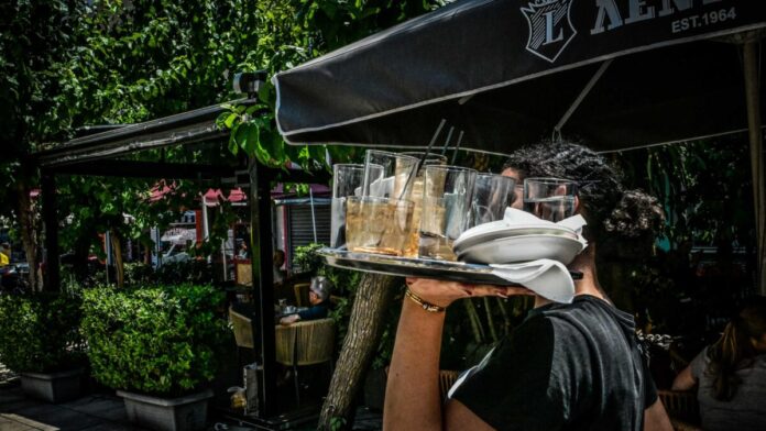 Παράθυρο για μείωση εισφορών για τις υπερωρίες