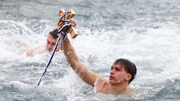 Καιρός: Ηλιοφάνεια με λίγες νεφώσεις ανήμερα των Φώτων