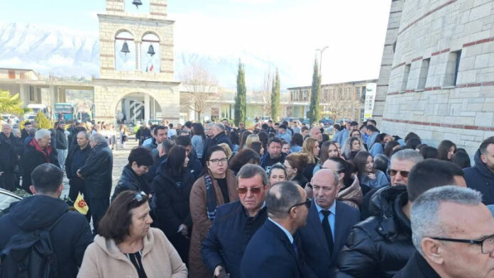 Αρχιεπίσκοπος Αλβανίας Αναστάσιος: Πλήθος πιστών στο λαϊκό προσκύνημα στα Τίρανα