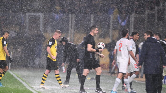 Athens Kallithea: Η βροχή διέκοψε τον αγώνα στην OPAP Arena