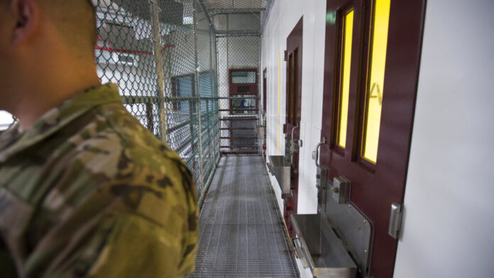 Οι ΗΠΑ θα αρχίσουν να μεταφέρουν μετανάστες στο Γκουαντάναμο «ελπίζουμε εντός 30 ημερών», λέει ο Homan