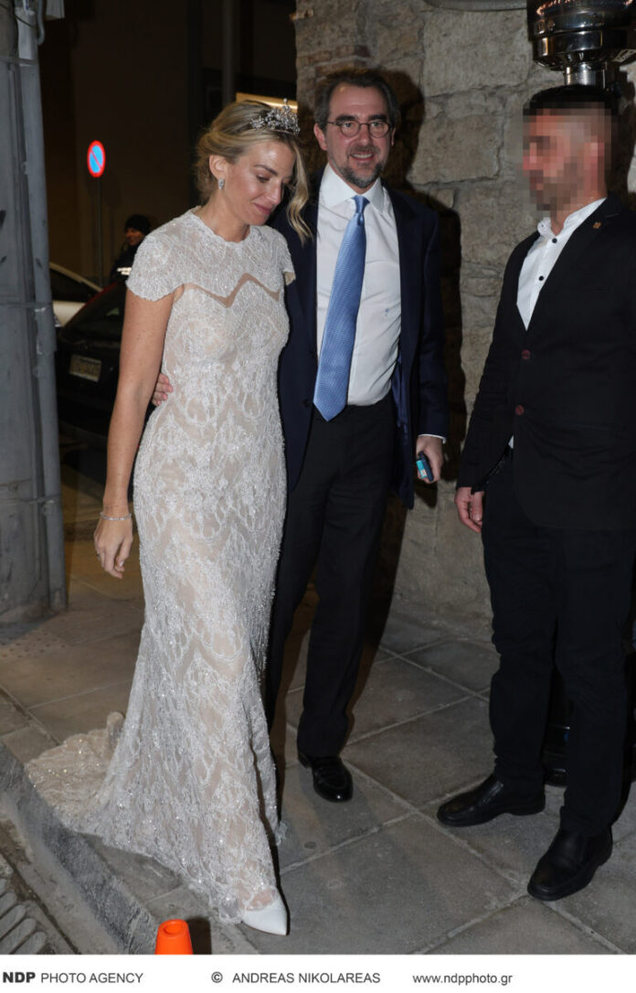 Χρυσή Βαρδινογιάννη – Νικόλαος Ντε Γκρες: Οι φωτογραφίες από την γαμήλια δεξίωση στον Πειραιά και το κρητικό γλέντι