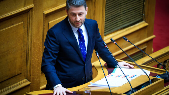 Μόνο του προχωρά το ΠΑΣΟΚ για τα Τέμπη