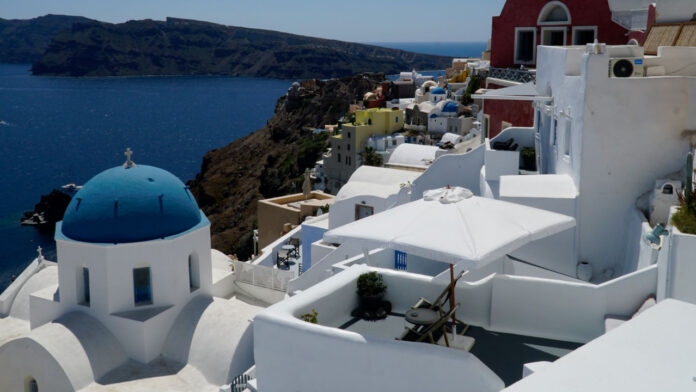 Βρετανία: Ταξιδιωτική οδηγία για τους σεισμούς στη Σαντορίνη