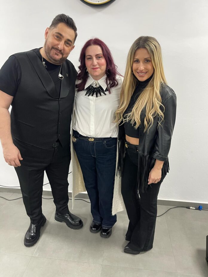 Κυριάκος Κυανός και Ελένη Γρίβα τραγούδησαν και συγκινήθηκαν στις γυναικείες φυλακές Κορυδαλλού