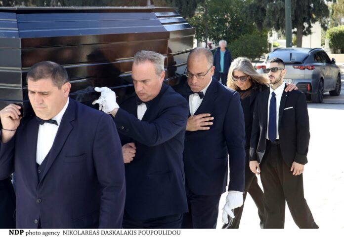 Δημήτρης Κολλάτος: Ρίγη συγκίνησης στην κηδεία του σκηνοθέτη