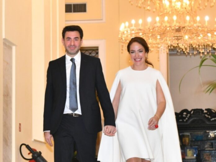 Δόμνα Μιχαηλίδου – Λεωνής Μαντωνάκης: Οι πρώτες δηλώσεις μετά τον πολιτικό γάμο στον Πειραιά