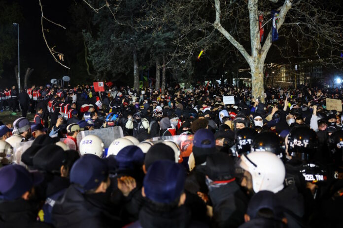 «Φλέγεται» η Κωνσταντινούπολη με νέες διαδηλώσεις για τον Εκρέμ Ιμάμογλου