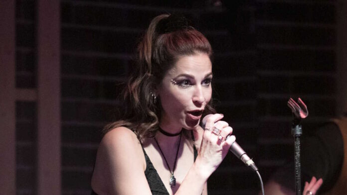 Θυμάμαι κάτι φωτομοντάζ που με «ένωναν» με τον τότε σύντροφο μου