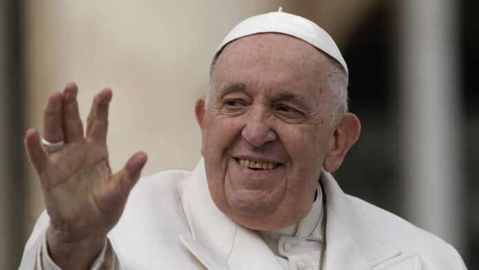 ap_popefragkiskos.jpg