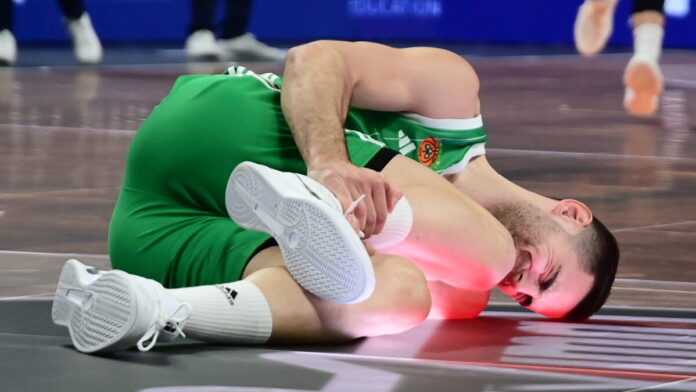 Νοκ άουτ με διάστρεμμα ο Ιωάννης Παπαπέτρου